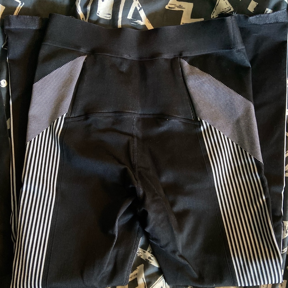 Fabletics Leggings - Picture 3 of 4